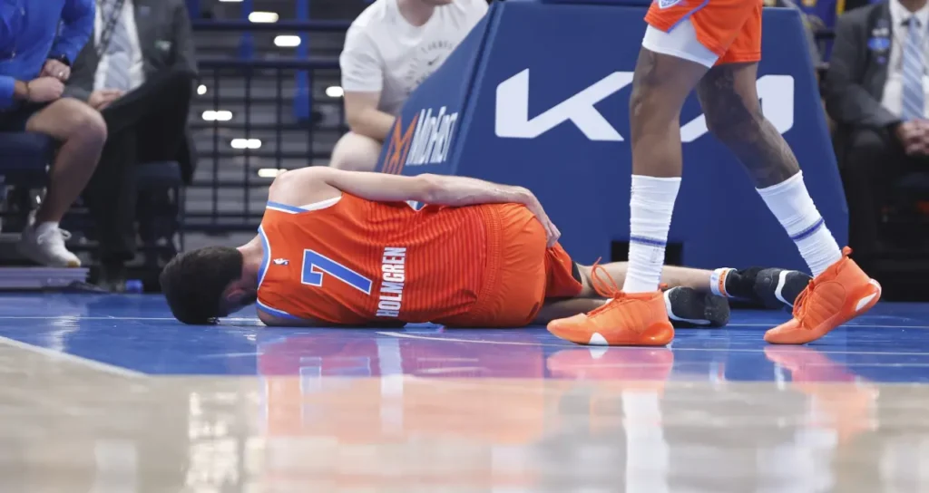 Tegola in casa OKC brutto infortunio per Chet Holmgren