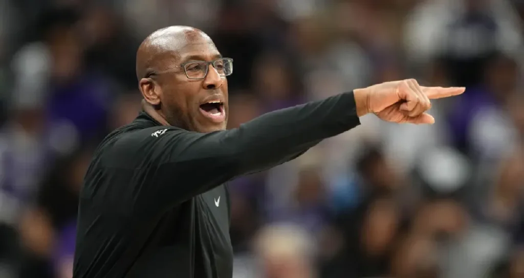 I Sacramento Kings esonerano coach Mike Brown