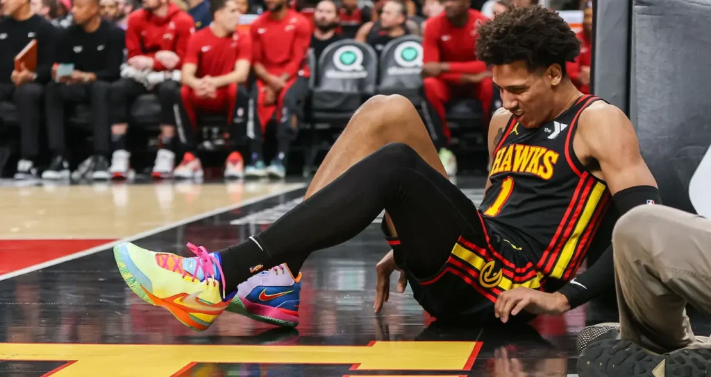Grave infortunio alla spalla per Jalen Johnson degli Atlanta Hawks, stagione finita