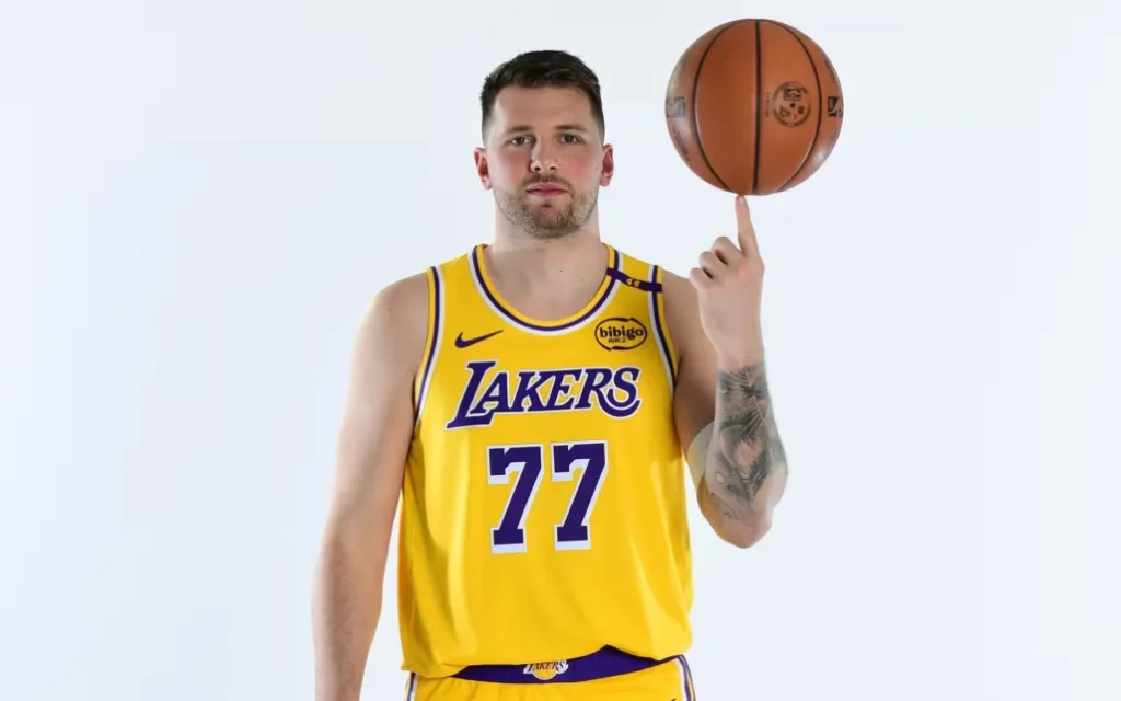 Luka Doncic rinnova con i Lakers per 3 anni a 165 milioni