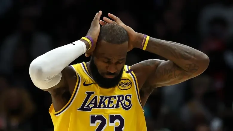 LeBron James KO salterà l'inizio stagione con i Lakers